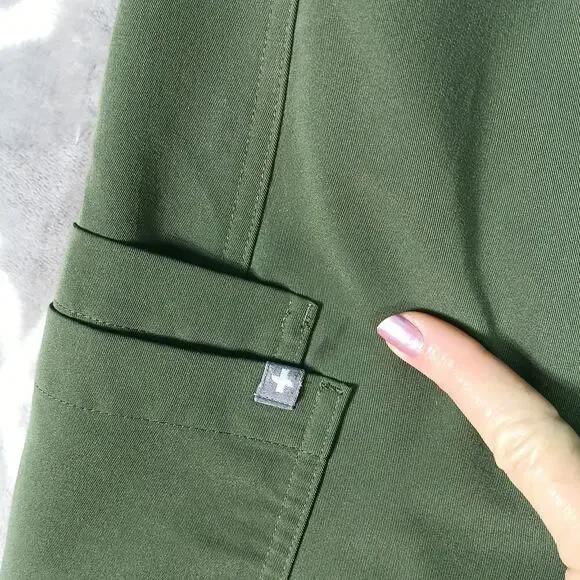 FIGS Scrub Set Men Medium Short Moss Green Leon Top Axim Cargo Pants Stretch - Picture 11 of 15